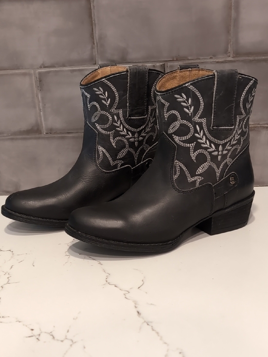 Sterling River Shoes - Like New. Sterling River Dark Grey Embroidered Western Ankle Boots